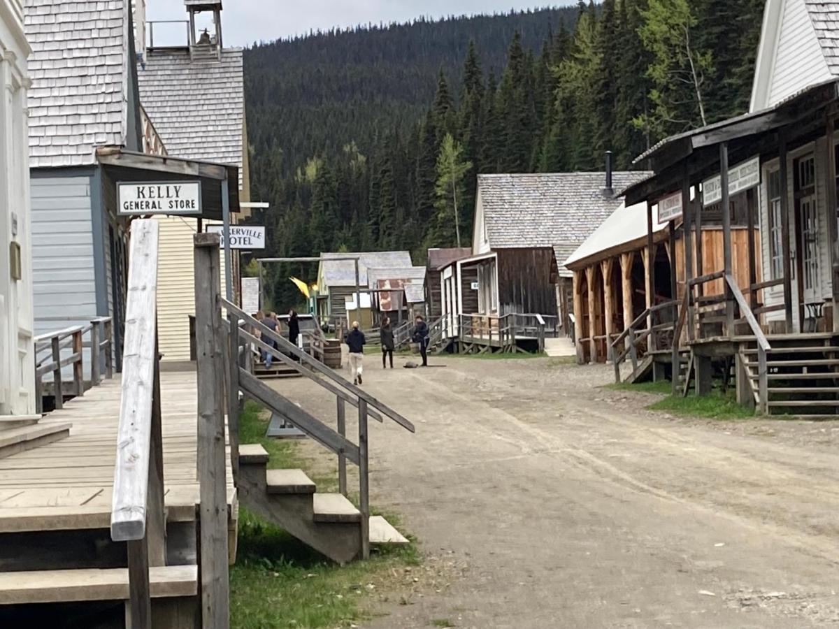 St. George Hotel Barkerville ภายนอก รูปภาพ