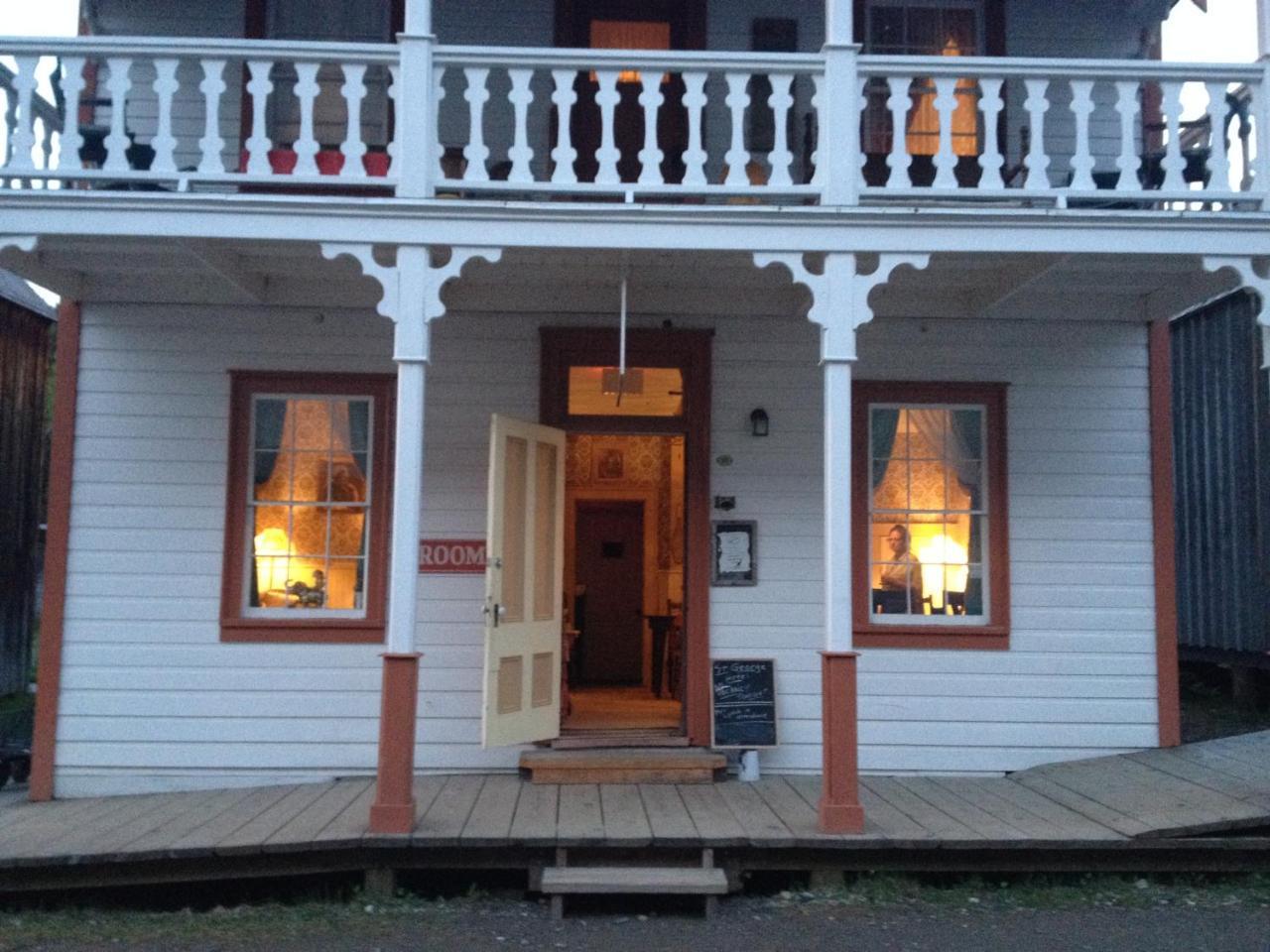 St. George Hotel Barkerville ภายนอก รูปภาพ