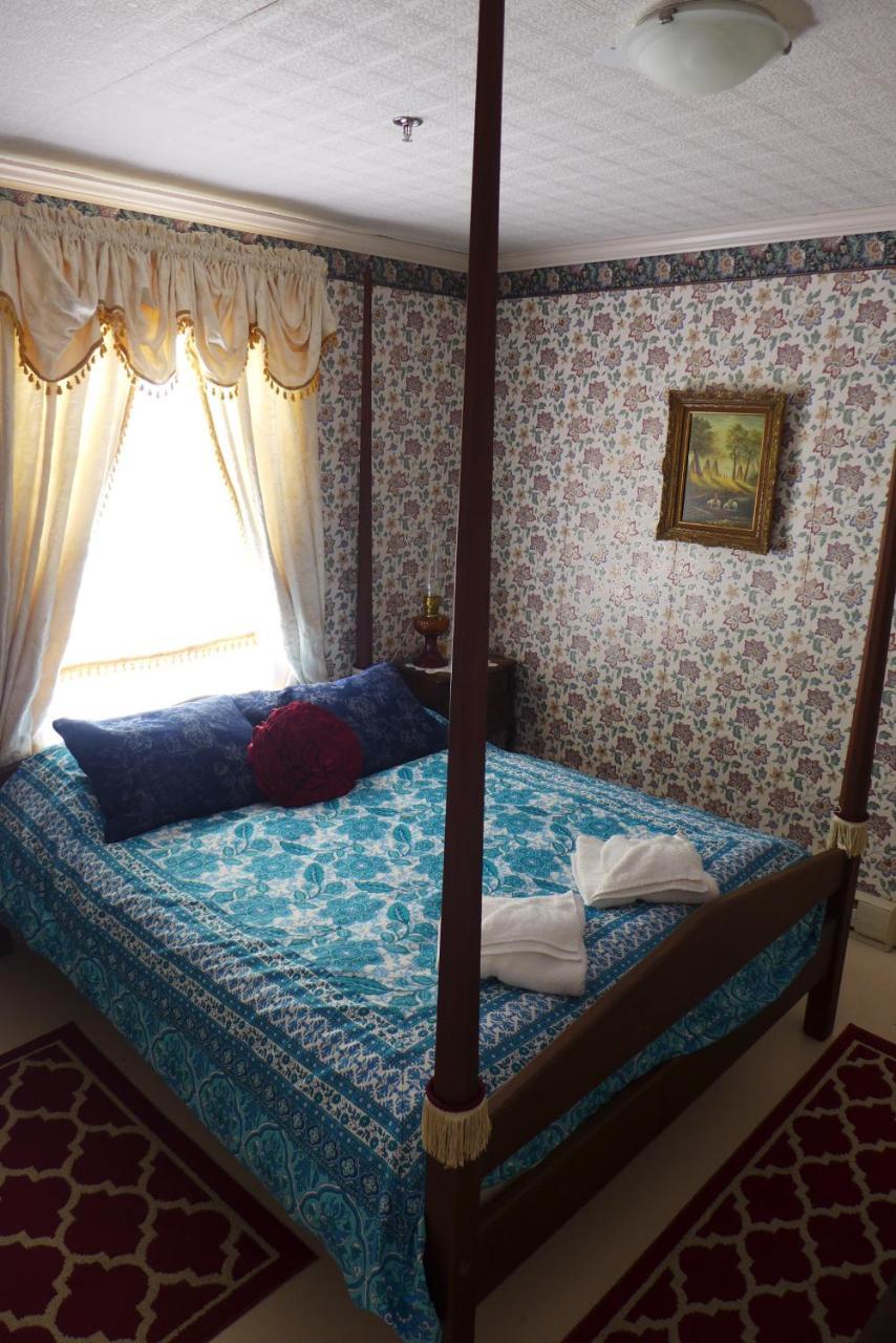 St. George Hotel Barkerville ภายนอก รูปภาพ